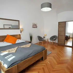 https://pr-apartman.egerhotels.net
