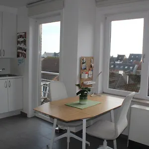 Studio-appartement In De Gezellige Winkelstraat Van Middelkerke-bad Appartement Middelkerke