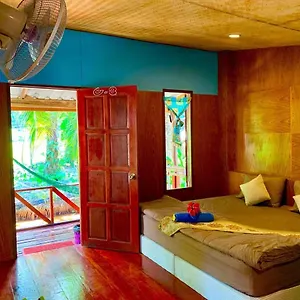Homestay Lantacoconutgardenbungalow